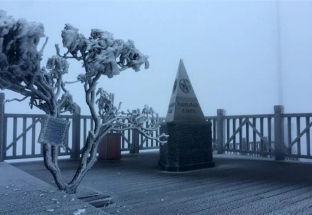 Sa Pa: Nhiệt độ xuống mức âm, sương muối xuất hiện tại đỉnh Fansipan