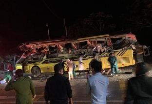 Tuyên Quang: Xe container va chạm xe khách làm 5 người chết