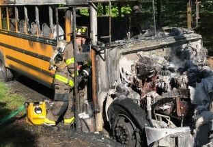 Xe bus đâm trực diện vào nhau và bốc cháy khiến 18 người chết ở Nigeria