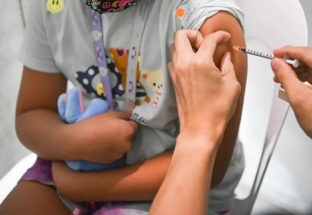 Singapore bắt đầu tiêm phòng COVID-19 cho trẻ từ 6 tháng tới 4 tuổi
