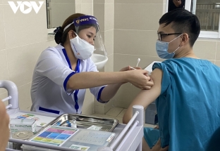 Việt Nam có gần 16.000 người được tiêm vaccine phòng COVID-19