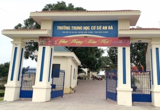 Công an điều tra vụ nữ sinh lớp 7 sinh con trong nhà tắm ở Bắc Giang