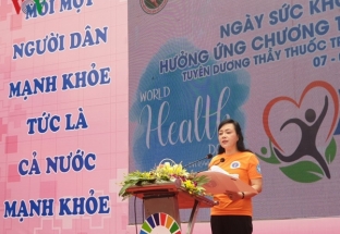 Bộ trưởng Y tế đi bộ 10.000 bước kêu gọi nâng cao sức khỏe cộng đồng