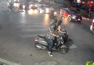 Công an điều tra kẻ sàm sỡ cô gái giữa phố ở quận Tây Hồ, Hà Nội