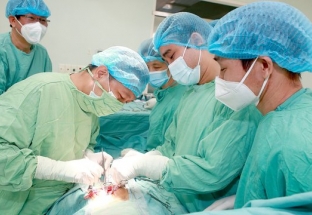 Ca hiến tạng sau khi chết não đầu tiên tại miền Trung – Tây Nguyên: Cứu 2 bệnh nhân suy thận