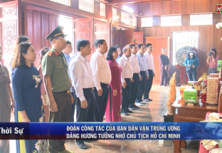 2/8: Đoàn công tác của Ban Dân vận Trung ương dâng hương tưởng nhớ Chủ tịch Hồ Chí Minh tại huyện Lương sơn 