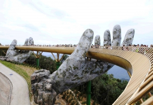 Cầu Vàng Đà Nẵng lọt Top 100 địa điểm tuyệt vời nhất thế giới