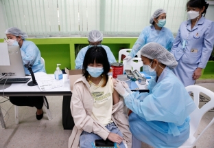 Thủ tướng Thái Lan thúc giục đẩy nhanh tiêm vaccine Covid-19 cho trẻ em