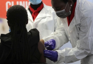 WHO cảnh báo thiếu vaccine ở châu Phi sẽ "đưa thế giới về vạch xuất phát"