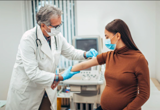 Tiêm vaccine Covid-19 lúc mang thai giúp bảo vệ trẻ sơ sinh khỏi nguy cơ nhập viện