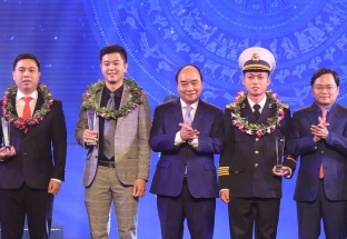 Chủ tịch nước trao Giải thưởng cho các gương mặt trẻ Việt Nam tiêu biểu năm 2021