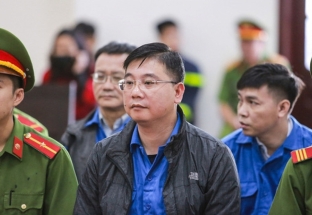 Gian lận thi cử ở Hòa Bình: Luật sư đề nghị triệu tập ông Mai Văn Trinh