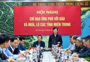 Phó Thủ tướng Trịnh Đình Dũng: Nhiệm vụ số một là tập trung cứu trợ người dân