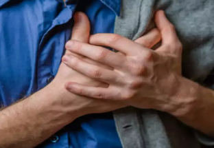 Các dấu hiệu phổ biến của cơn đau tim liên quan đến dạ dày