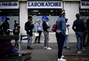 Pháp ghi nhận hơn nửa triệu ca nhiễm Covid-19 trong ngày