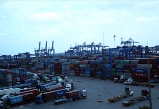 Kim ngạch thương mại 4 tháng: Nhập khẩu tăng mạnh