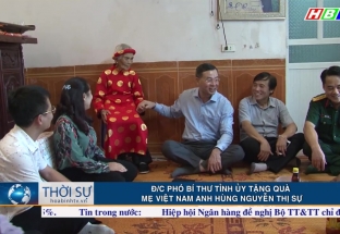 21/7: Đ/c Phó Bí thư tỉnh ủy tặng quà Mẹ VNAH Nguyễn Thị Sự 