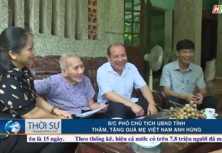 20/7: Đ/c Phó Chủ tịch UBND tỉnh thăm, tặng quà mẹ Việt Nam Anh Hùng 94 tuổi