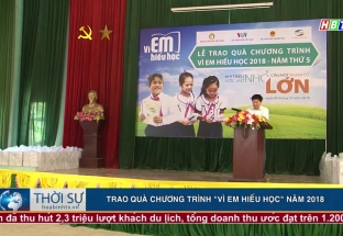 Trao quà chương trình " vì em hiếu học" năm 2018