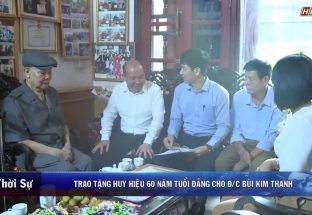 2/6: Trao tặng huy hiệu 60 năm tuổi Đảng cho đ/c Bùi Kim Thanh
