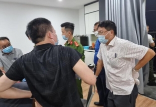 Hơn 10 người Trung Quốc nhập cảnh trái phép cố thủ trong căn hộ ở Hà Nội