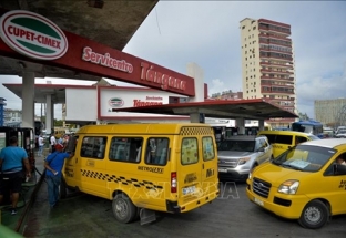 Cuba hoãn tăng giá nhiên liệu