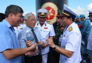 Tổng Bí thư Nguyễn Phú Trọng với bộ đội Trường Sa