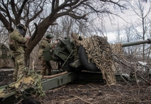 Nga tiếp tục dội hỏa lực vào Bakhmut, Ukraine quyết liệt phản công