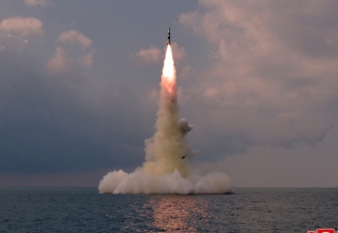 Triều Tiên bắn ít nhất 1 tên lửa đạn đạo ra bờ biển phía Đông