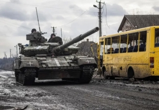 Ukraine đang gặp khó trong việc vận chuyển đạn dược tới Donbass