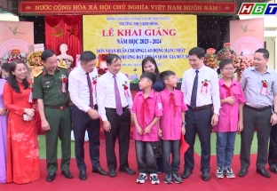 05/9: Đ/c Chủ tịch UBND tỉnh Hòa Bình dự khai giảng năm học mới tại trường THCS Kim Đồng, huyện Tân Lạc