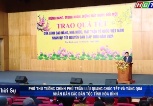 22/01: Phó TTCP Trần Lưu Quang chúc tết và tặng quà ND các dân tộc tỉnh Hòa Bình