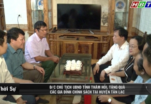 23/7: Chủ tịch UBND tỉnh thăm hỏi, tặng quà các gia đình chính sách tại huyện Tân Lạc