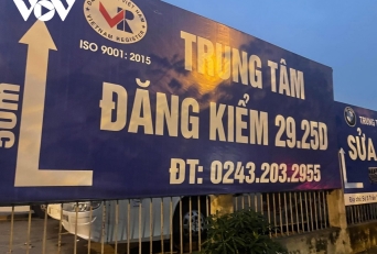 Ô tô xếp hàng từ 4h sáng mùng 6 Tết tại các trung tâm đăng kiểm ở Hà Nội