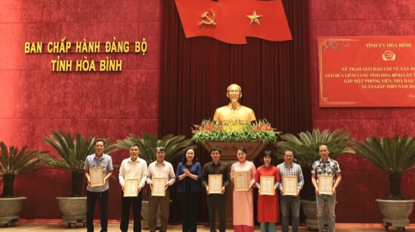 Phóng viên Đài PTTH tỉnh nhận giải ba Giải Búa liềm vàng 2023