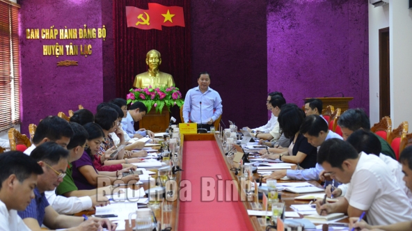 Bí thư Tỉnh uỷ Nguyễn Phi Long làm việc với Ban Thường vụ Huyện uỷ Tân Lạc