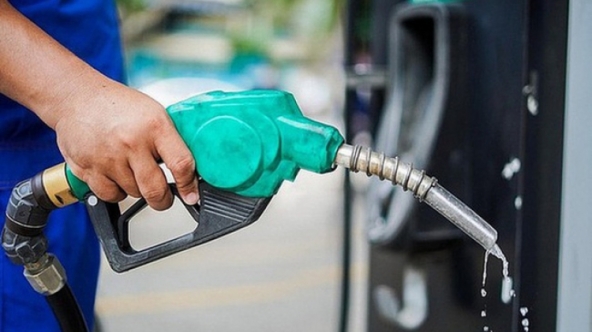 Giá xăng dầu giảm mạnh, giá hàng thiết yếu vẫn tăng, Bộ Tài chính nói gì?